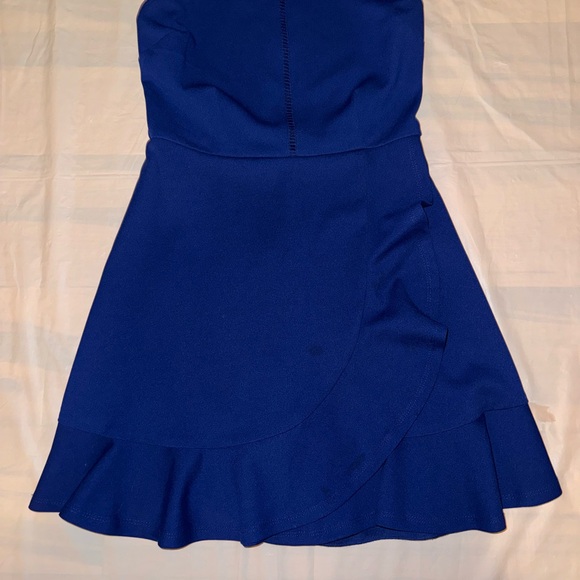Elegant Blue Sleeveless Dress - Picture 3 of 7